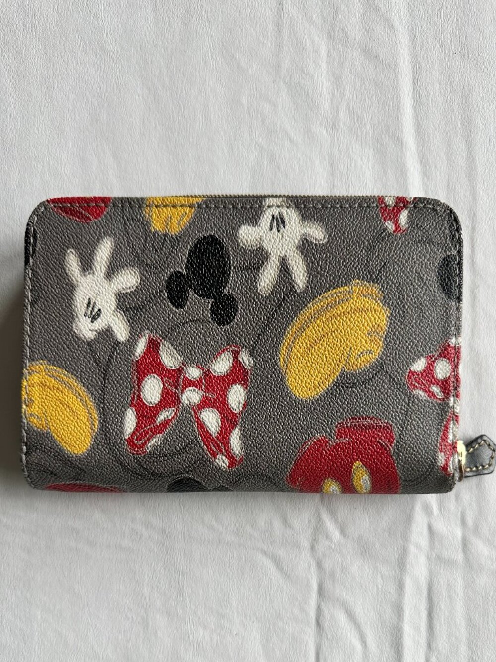DOONEY & BOURKE DISNEY PARKS "MICKEY MOUSE" BODY PARTS CLUTCH WALLET - Picture 3 of 6